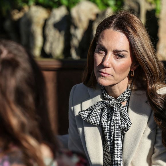 Sans oublier qu'elle passe très régulièrement derrière l’objectif pour immortaliser sa vie de famille.

Catherine (Kate) Middleton, princesse de Galles visite Tŷ Hafan, un hospital pour enfants qui soutient les familles du Pays de Galles pour garantir que les enfants atteints de maladies réduisant l'espérance de vie vivent une vie épanouissante, à Sully, Cardiff, Royaume-Uni, le 30 janvier 2025.
Julien Burton / Bestimage