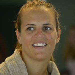 L'ancienne championne olympique de natation, Laure Manaudou suit un parcours d'un nouveau sport aquatique AQUAZUMBA au Centre Aquatique d'Alfortville, France, le 5 octobre 2013. Photo par Henri Szwarc/ABACAPRESS.COM
