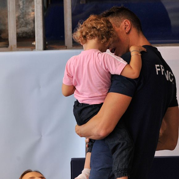 Laure Manaudou, Frederick Bousquet et leur fille Manon - Laure Manaudou s'est offert sa première medaille internationale depuis quatre ans en remportant l'argent sur le 100 m dos à l'Euro-2012 en petit bassin.
Chartres, le 23 novembre 2012