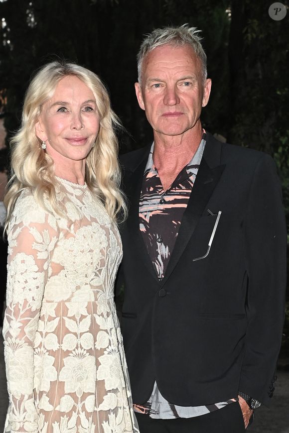 "Ils doivent travailler. Tous mes enfants le savent et ils me demandent rarement quelque chose, une attitude que je respecte et j'apprécie (...) Ils doivent gagner au mérite, leur propre argent".

Trudie Styler, Sting - Arrivées à la 64ème édition de la cérémonie des Globo d'Oro Award à Rome le 3 juillet 2024. © SGP / BESTIMAGE