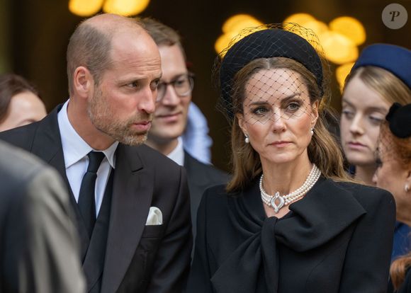 L'assemblée et les membres de la famille royale partent pour la messe de requiem pour la duchesse de Kent à la cathédrale de Westminster, Londres. Photo par INSTARimages / Bestimage