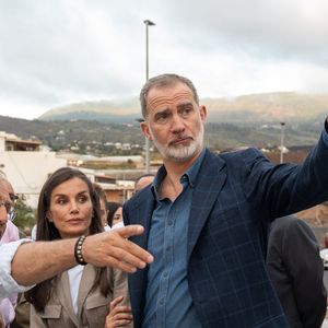 Le roi Felipe VI d'Espagne et la reine Letizia rencontrent des personnes affectées par le volcan Tajogaite pour s'informer sur les travaux de reconstruction de l'île le 6 juin 2025. Europa Press / Bestimage