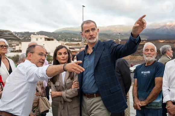 Le roi Felipe VI d'Espagne et la reine Letizia rencontrent des personnes affectées par le volcan Tajogaite pour s'informer sur les travaux de reconstruction de l'île le 6 juin 2025. Europa Press / Bestimage