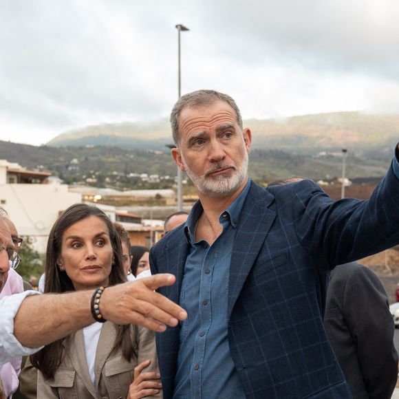 Le roi Felipe VI d'Espagne et la reine Letizia rencontrent des personnes affectées par le volcan Tajogaite pour s'informer sur les travaux de reconstruction de l'île le 6 juin 2025. Europa Press / Bestimage