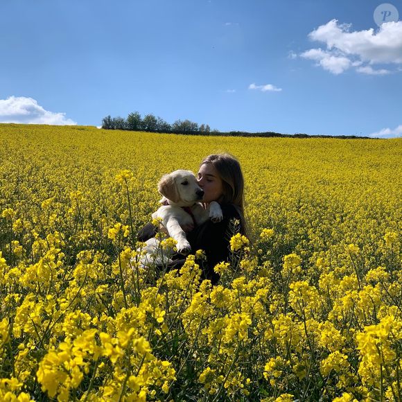 Originaire de l’Ariège, elle est ostéopathe à Foix.

Léa Chabrel, Instagram