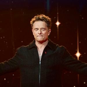 "C’est peut-être aussi ce qu’on espère, quand on dit qu’on entend des choses, c’est peut-être nous aussi qui espérons, qui croyons en ça et qui avons envie d’y croire…", confie-t-il.

David Hallyday lors de l’enregistrement de l’émission “Les stars s’unissent pour le Sidaction” au théâtre Marigny à Paris, France, le 11 mars 2025. L’émission sera diffusée en prime le 22 mars sur France 2. © Guirec-Moreau/ Bestimage
