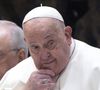 Une information révélée en premier lieu par l'AFP : 

Le pape François dirige l'audience générale hebdomadaire dans la salle Paul VI au Vatican le 12 février 2025.