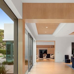 Exclusif - La nouvelle villa de Kanye West à Beverly Hills. Kanye a finalisé l'achat hors marché pour 35 millions de dollars. La propriété de style méditerranéen comprend environ 1900 m2 d'espace habitable, des jardins privés et des vues panoramiques sur la ville. Los Angeles, le 15 décembre 2024.