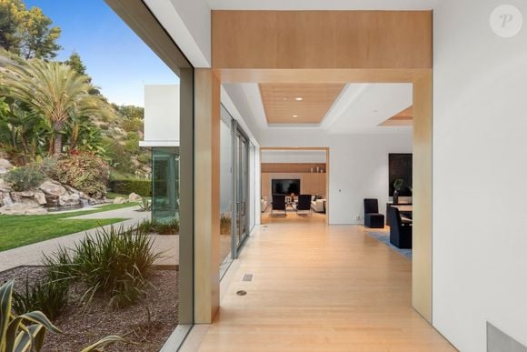 Exclusif - La nouvelle villa de Kanye West à Beverly Hills. Kanye a finalisé l'achat hors marché pour 35 millions de dollars. La propriété de style méditerranéen comprend environ 1900 m2 d'espace habitable, des jardins privés et des vues panoramiques sur la ville. Los Angeles, le 15 décembre 2024.