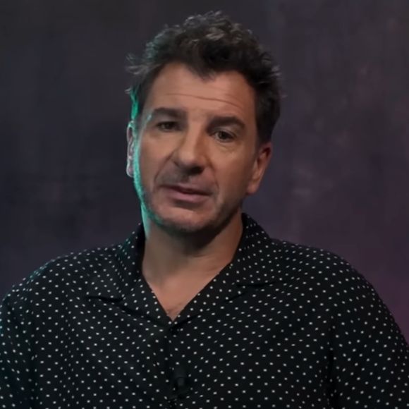 Michaël Youn mis à l'honneur dans nouveau numéro de "Legend" en ce mois de juillet 2025. (Capture d'écran YouTube).