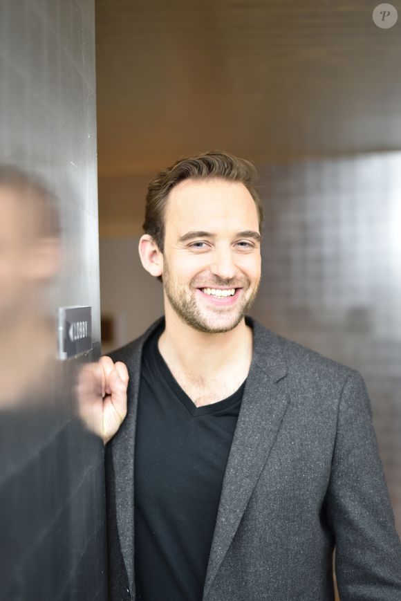 Exclusif - Rendez-vous avec Joël Dicker à l'hôtel La Maison Champs Elysées à Paris le 23 janvier 2018. (Francis Petit / Bestimage).