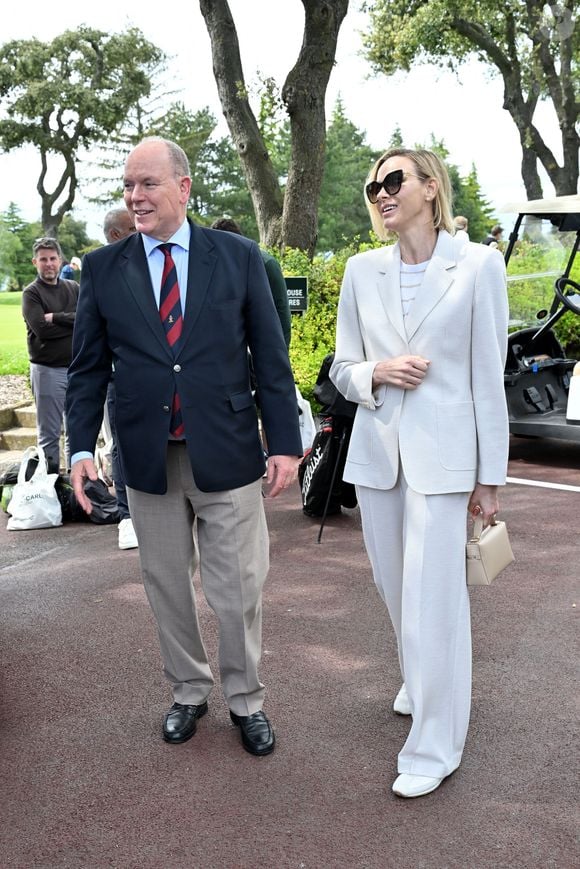 Le prince Albert II de Monaco, la princesse Charlene et son frère Gareth Wittsrock ont remis les prix du Formula E Monte Carlo Tee Prix au Monte Carlo Golf Club à La Turbie au dessus de Monaco, une compétition de golf caritative en amont du Grand Prix Eléctrique au profit de la Fondation Princesse Charlene de Monaco. Gareth Wiitstock a récompensé la 3eme équipe, le prince Albert la seconde équipe la Team Aurora avec comme capitaine Westbury Gillett, le directeur de la Formula E TV, et la princesse Charlene a récompensé les vainqueurs du tournoi, Mathilde Ostrowski, Emma Houlmiere, Seb Delannay et Maximilian Gunther. © Bruno Bebert/Bestimage