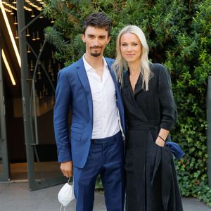 Le couple a accueilli son petit garçon en juin 2021

Exclusif - les coureurs cyclistes Julian Alaphilippe et sa compagne Marion Rousse - Arrivées de l'émission "Vivement Dimanche" qui sera diffusée le 24 octobre 2021 au Studio Gabriel à Paris, France, le 14 octobre 2021. © Christophe Clovis / Bestimage