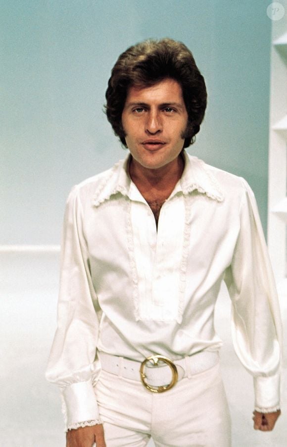 Joe Dassin chansonnier franco-américain, invité de l'émission "Musik aus Studio B" (BRD 1971). Photo par DPA/ABACAPRESS.COM