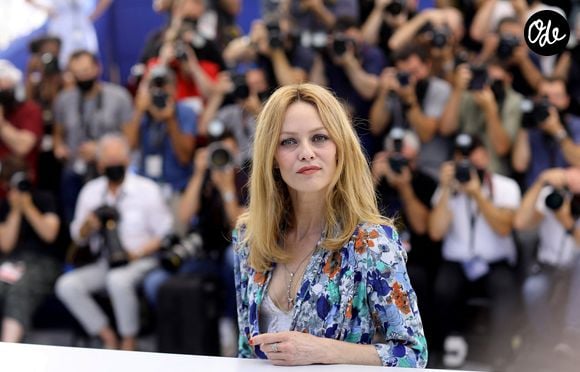 Vanessa Paradis lors du photocall du film "Cette musique ne joue pour personne" (première à Cannes) à l'occasion du 74e Festival international du film de Cannes, le 10 juillet 2021.

© Borde / Jacovides / Moreau / Bestimage