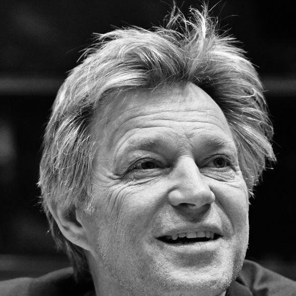 Il dresse le constat amer que la production de documentaires indépendants est un domaine extrêmement coûteux qui génère trop peu de profits.

Audition de Laurent Delahousse, journaliste et présentateur de télévision, par la commission d'enquête "Audiovisuel public" à l'Assemblée Nationale à Paris, France, le 2 février 2026. © Christian Liewig/Bestimage