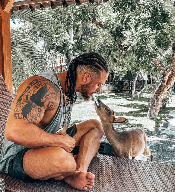 Il a livré un témoignage glaçant sur une tentative de suicide survenue il y a quelques semaines

Anthony Amar de "Koh-Lanta" à Bali, le 20 mars 2020