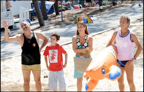 Exclusif - Franck Dubosc, Antoine Duléry, et Mathilde Seigner sur le tournage de "Camping 2" en 2009.
Crédit : DANIEL ANGELI - ALAIN GUIZARD / BESTIMAGE