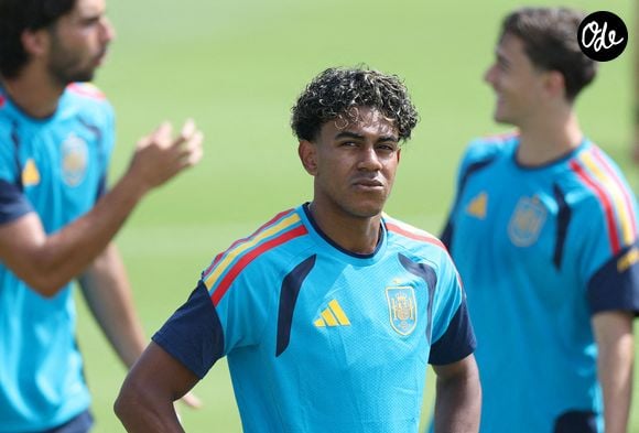 Lamine Yamal, de l'équipe d'Espagne, participe à une séance d'entraînement avant le match des huitièmes de finale opposant le Portugal à l'Espagne lors de la Coupe du monde de la FIFA 2026, à Dallas, au Texas (États-Unis), le 5 juillet 2026. Photo de Li Ying/Xinhua/ABACAPRESS.COM