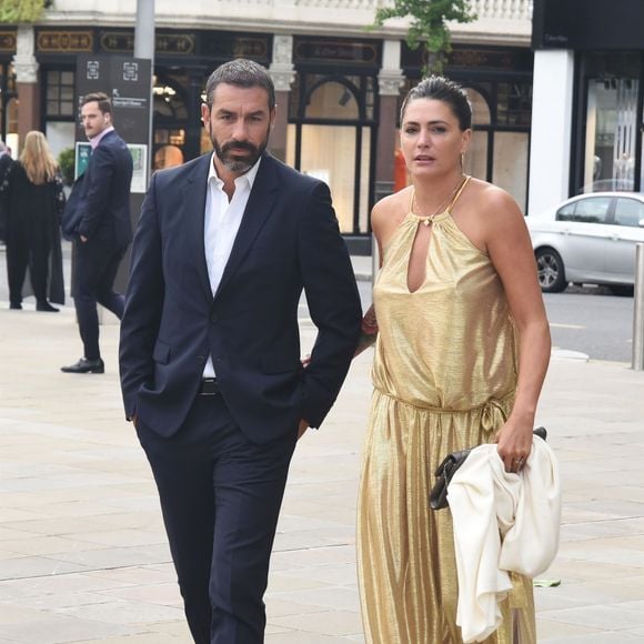 Pour la nouvelle année, Robert et Jessica Pirès étaient ensemble avec leurs trois enfants

Robert Pires et sa femme Jessica Lemarie - People à la sortie de la première de la série Riviera saison 2 à Londres le 7 mai 2019.