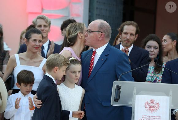 Charlotte Casiraghi, Prince Albert II de Monaco, Andrea Casiraghi, Prince Jacques Grimaldi, Princesse (princesse) Gabriella Grimaldi, Princesse (princesse) Charlène de Monaco, lors de la célébration des 20 ans de règne du Prince Albert II de Monaco, sur la place du Palais à Monte, Carlo, Monaco, le 19 juillet 2025. ©Cyril Dodergny/Nice Matin/Bestimage