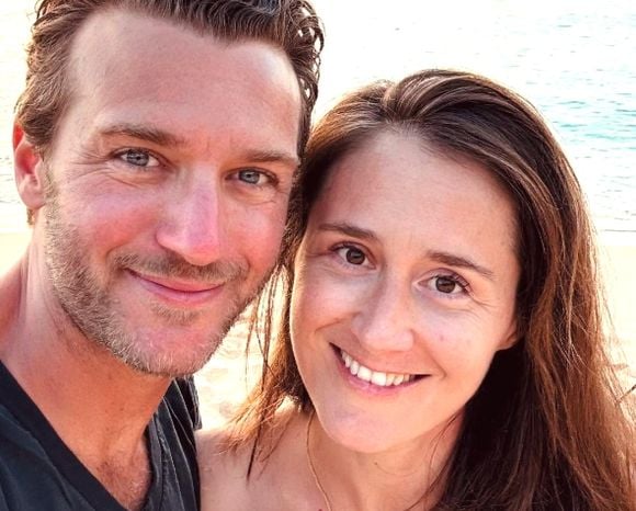 En avril à l'occasion du Festival Canneséries, l'acteur s'est volontiers confié aux équipes de "Télé-Loisirs" sur sa compagne Marianne Buisson avec qui il a deux enfants âgés de 3 ans et demi et 2 ans.

Hubert Roulleau et sa compagne Marianne Buisson - immortalisés sur la Toile. Capture d'écran Instagram - 2025.