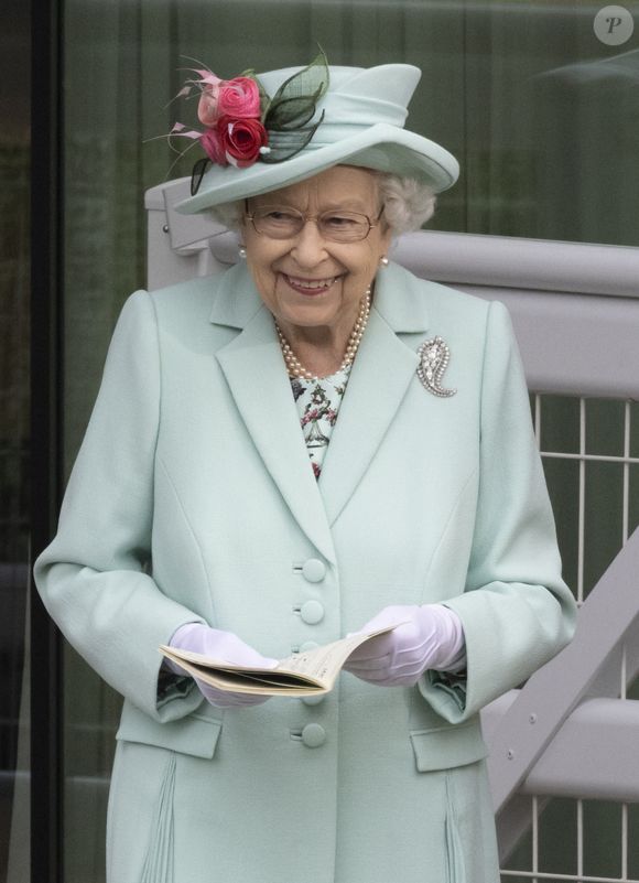 La reine Elisabeth II d’Angleterre assiste à la prestigieuse course hippique "Royal Ascot" à Ascot, Royaume Uni, le 19 juin 2021.