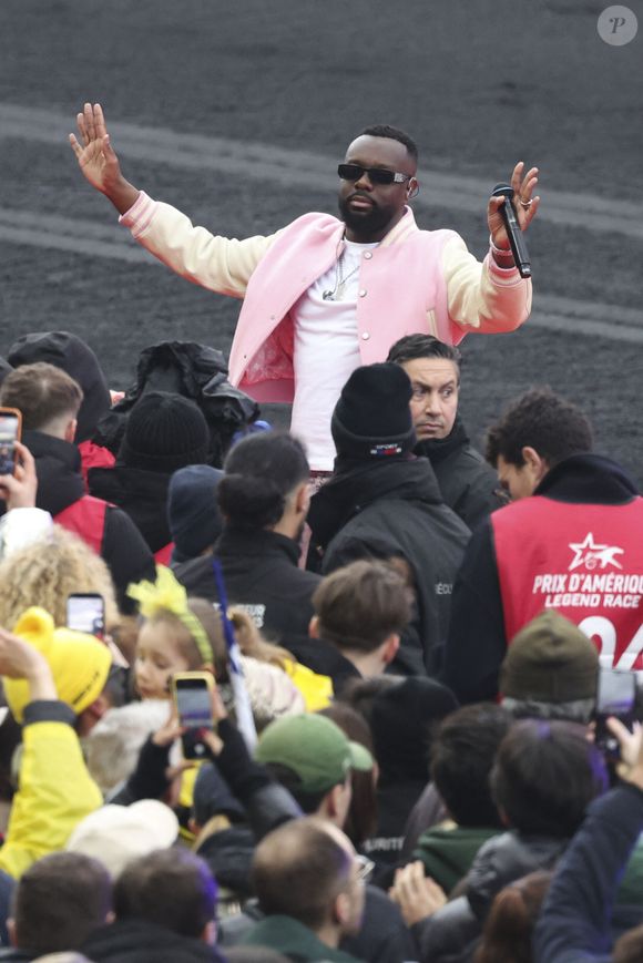 Show de de Gims lors du 105ème Prix d'Amérique à l'Hippodrome de Vincennes le 25 janvier 2026. © Michael Baucher/PsnewZ/Bestimage