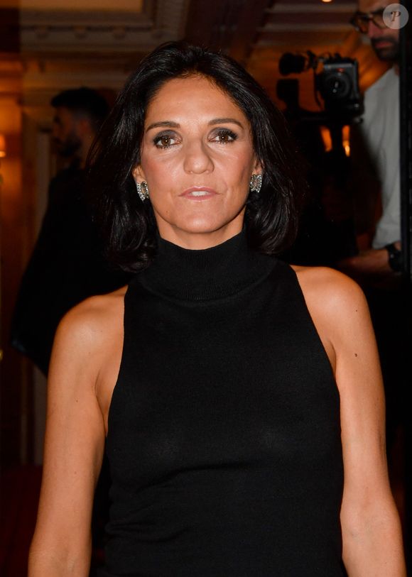 L'humoriste était ravissante dans un costume bleu marine au décolleté XXL, assorti au reste de sa tenue.

Exclusif - Florence Foresti - Arrivées à la 11ème édition de la soirée Global Gift Gala à l'hôtel Four Seasons George V à Paris le 30 septembre 2023. © Alexandre Fay / Bestimage