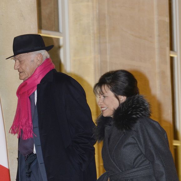 Pierre Nora et Anne Sinclair arrivent au Palais de l'Elysee a Paris le 9 decembre 2013. L'historien Pierre Nora a ete decore Grand officier de la Legion d'honneur par le president Francois Hollande. © AGENCE / BESTIMAGE