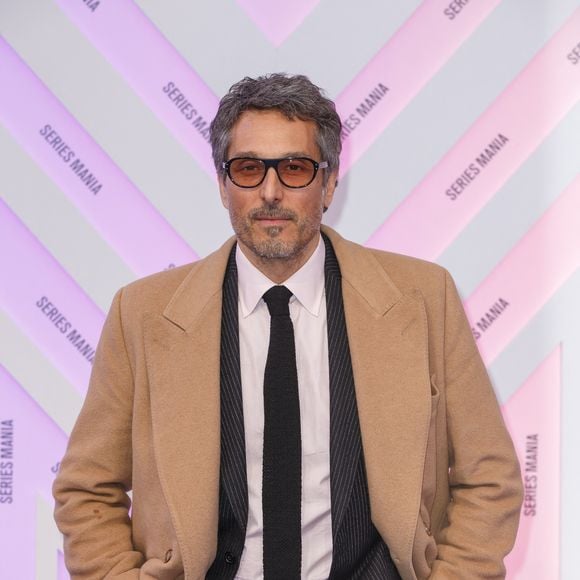Vincent Elbaz au photocall de la cérémonie de clôture du festival Series Mania à Lille le 28 mars 2025.
© Stéphane Vansteenkiste / Bestimage