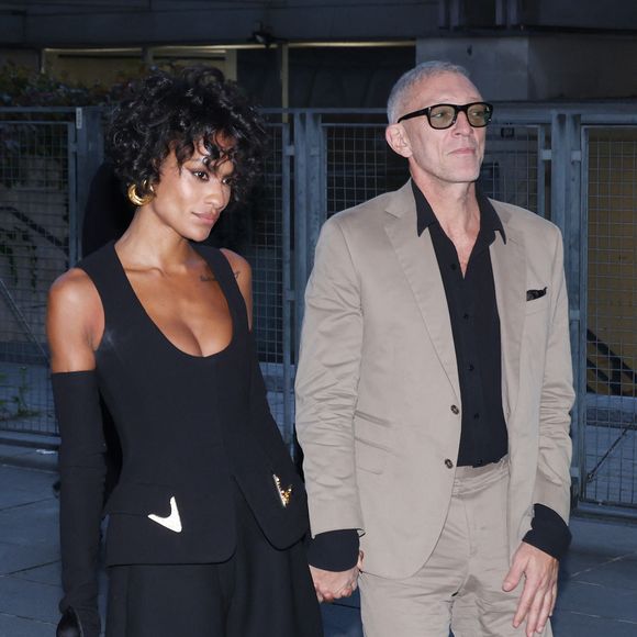 Vincent Cassel et sa compagne Narah Baptista arrivent au défilé Schiaparelli Collection Femme Prêt-à-Porter Printemps/Eté 2026 lors de la Fashion Week de Paris (PFW) a Paris, France, le 2 Octobre 2025.
© Denis Guignebourg/Bestimage