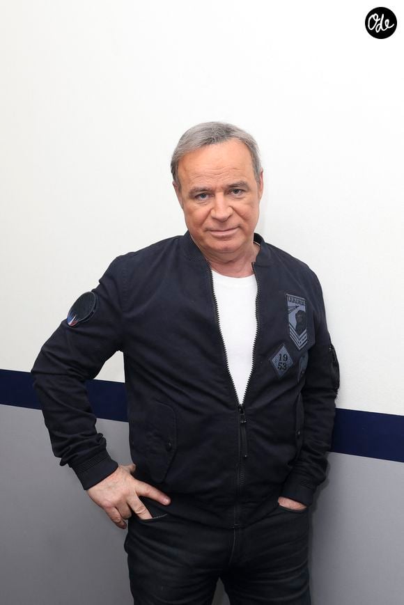 Exclusif - Fabien Lecoeuvre, en backstage de l’enregistrement de l’emission "On Connait La Chanson Années 80", présentée par L.Boccolini et diffusée le 22 septembre 2026 sur W9, à Paris, France, le 9 avril 2026. © Jack Tribeca/Bestimage