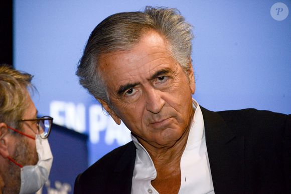 Bernard-Henri Levy est vu lors de la 11e convention nationale du Conseil représentatif des institutions juives de France (CRIF) à Paris, France, le 14 novembre 2021. Photo by Georges Darmon/Avenir Pictures/ABACAPRESS.COM