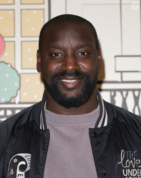 Ladji Doucouré lors de l'ouverture d'un pop-up éphémère Star Academy inspiré du château de Dammarie-les-Lys dans le quartier de la République à Paris baptisé "L'appart de Noël" le 17 décembre 2025.
© Coadic Guirec / Bestimage
