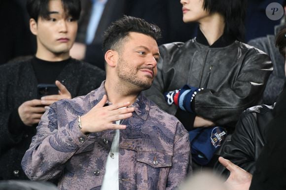 Kev Adams assiste au match PSG contre Liverpool en Ligue des Champions au Parc des Princes, Paris, France, le 5 mars 2025. Photo by Lionel Urman/ABACAPRESS.COM