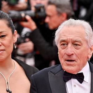 Tiffany Chen, Robert de Niro à la cérémonie d'ouverture du 78ème Festival de Cannes à Cannes, France, le 13 mai 2025. Photo par Julien Reynaud/APS-Medias/ABACAPRESS.COM