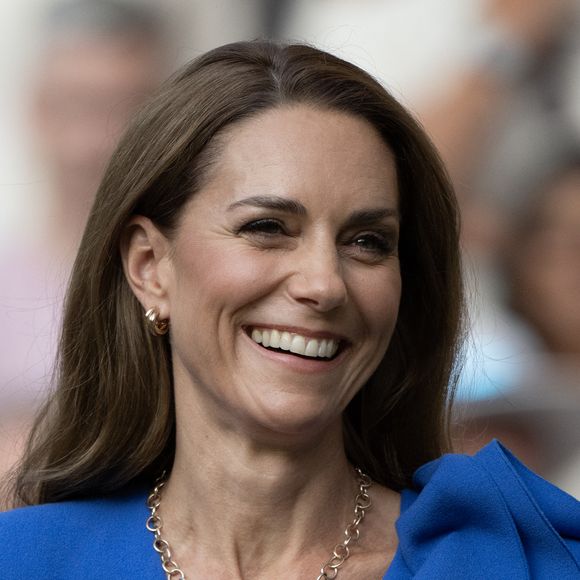 Forest Lodge, construite dans les années 1770, sera la nouvelle résidence du prince William et de Kate.

Le prince William et Catherine (Kate) Middleton, avec leurs enfants le prince George et la princesse Charlotte lors de la finale du tournoi de Wimbledon @Julien Burton / Bestimage