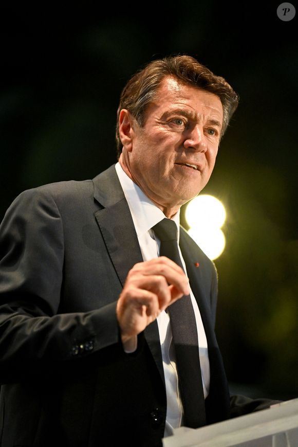 Christian Estrosi, le maire de Nice, avec sa femme, Laura Tenoudji Estrosi et son invité d'honneur Renaud Muselier, le préside,nt de la région PACA, a orchestré "Lou Festin Nissart", un diner amical et convivial autour du maire, au jardin Albert 1er sur la Coulée Verte à Nice le 6 septembre 2024. © Bruno Bebert/Bestimage
