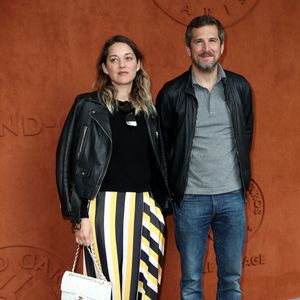 Si le couple a traversé quelques remous, ils n'étaient pas, jusqu'ici, officiellement séparés. Ils ont même tourné ensemble "Karma", le prochain film réalisé par Guillaume Canet, dans lequel joue Marion Cotillard, et dont la sortie est prévue pour l'année prochaine. 

Guillaume Canet et Marion Cotillard - People au village pour la finale hommes lors des internationaux de France de tennis de Roland Garros 2019 à Paris le 9 juin 2019. © Jacovides - Moreau / Bestimage