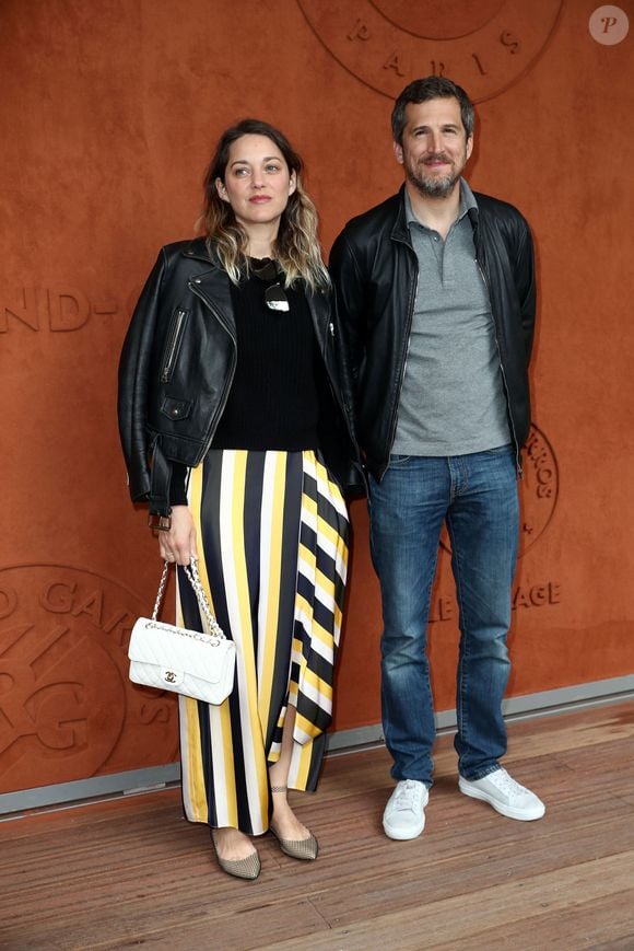 Si le couple a traversé quelques remous, ils n'étaient pas, jusqu'ici, officiellement séparés. Ils ont même tourné ensemble "Karma", le prochain film réalisé par Guillaume Canet, dans lequel joue Marion Cotillard, et dont la sortie est prévue pour l'année prochaine. 

Guillaume Canet et Marion Cotillard - People au village pour la finale hommes lors des internationaux de France de tennis de Roland Garros 2019 à Paris le 9 juin 2019. © Jacovides - Moreau / Bestimage