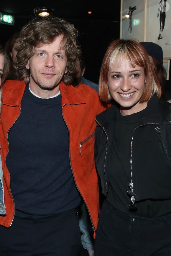 Exclusif - Alex Lutz et la chanteuse Suzane - Générale de la Pièce "On va tous être d'accord… ou pas " au théâtre Lepic à Paris le 6 Mai 2025. © Bertrand Rindoff/Bestimage