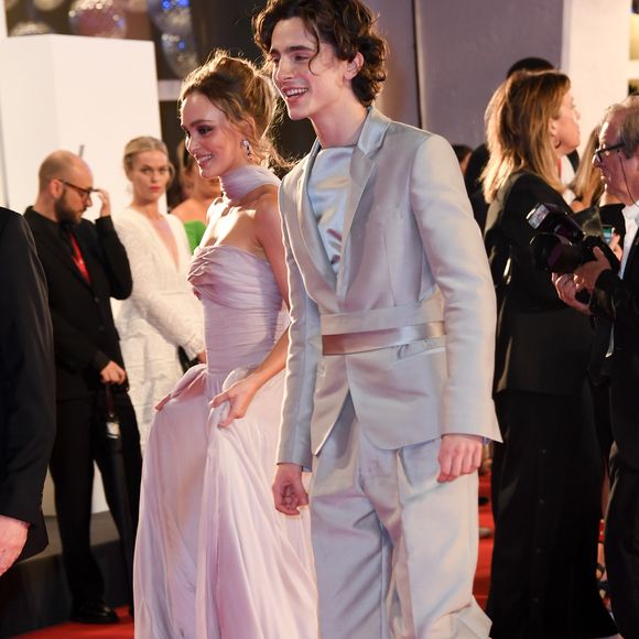 Auparavant, Lily-Rose Depp a fréquenté Timothée Chalamet.

Lily-Rose Depp, Timothée Chalamet - Tapis rouge du film "The King" lors du 76ème festival international du film de Venise, la Mostra, le 2 septembre 2019. ©Bestimage