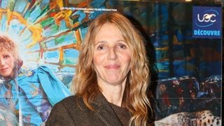 Sandrine Kiberlain n’a “jamais vécu ailleurs qu’à Paris”, mais a eu une enfance d’aventurière grâce à son père