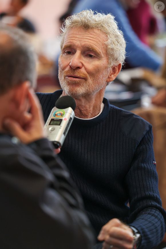 Denis Brogniart à la Hall Georges Brassens de Brive-la-Gaillarde pour la 43ème Foire du livre de Brive, le 7 novembre 2025. ©Jean-Marc LHOMER/Bestimage.