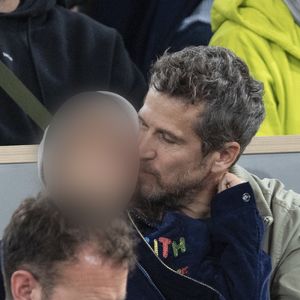 Guillaume Canet et sa fille Louise dans les tribunes lors des Internationaux de France de Tennis de Roland Garros 2025, à Paris, France, le 5 juin 2025. © Jacovides-Moreau/Bestimage