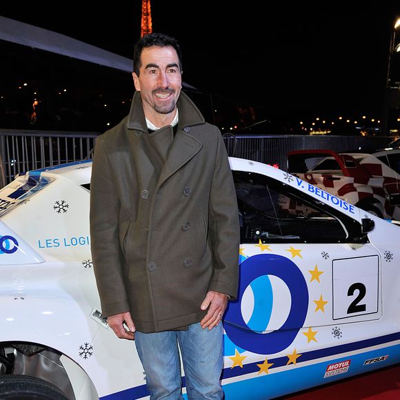 Luc Alphand pose devant sa voiture lors de la conference de presse de la 25eme edition du Trophee Andros a Paris le 27 novembre 2013.