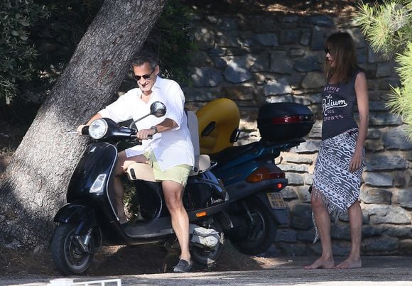 Exclusif - Nicolas Sarkozy, sa femme Carla Bruni-Sarkozy et leur fille Giulia sont sur la plage de Cavalières au pied du Cap Nègre, le 14 juillet 2014, pendant leurs vacances.  © FITOUSSI-JACOVIDES-MOREAU/BESTIMAGE