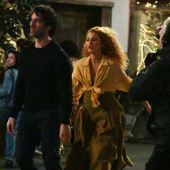 New York City, NY 2024- Dans une scène poignante capturée sur le plateau de « It Ends With Us », Blake Lively et son partenaire Justin Baldoni ont été vus en train de partager un baiser, reflétant la profondeur émotionnelle du film. (Backgrid USA / Bestimage).