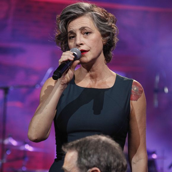 Il a adressé une lettre à "Paris Match" dans laquelle il rétablit la vérité 

Exclusif - Alain Chamfort et Lio - Enregistrement de l'émission "Du côté de Chez Dave" Spéciale Alain Chamfort, qui sera diffusée le 31 mai 2015 sur France 3 JLPPA / Bestimage